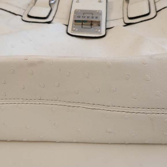 Guess white bag in preloved condition! - Picture 5 of 15